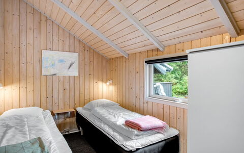 Tecla - 12Km from the Sea: Wood, Home, Bedroom, Door, Cottage, Freezing, Bed, Winter, Bedding, Snow