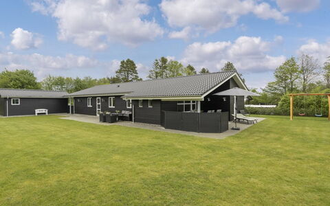 Gardi - 14Km from the Sea: Grass, House, Roof, Home, Cottage, Shrub, Land Lot, Rural Area, Farmhouse, Groundcover