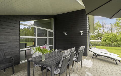Gardi - 14Km from the Sea: Grass, House, Roof, Home, Cottage, Shrub, Land Lot, Rural Area, Farmhouse, Groundcover