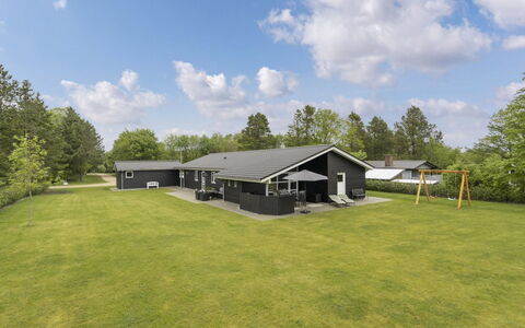 Gardi - 14Km from the Sea: Grass, House, Roof, Home, Cottage, Shrub, Land Lot, Rural Area, Farmhouse, Groundcover
