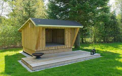 Gardi - 14Km from the Sea: Grass, House, Roof, Home, Cottage, Shrub, Land Lot, Rural Area, Farmhouse, Groundcover