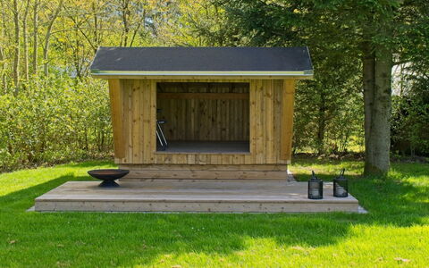 Gardi - 14Km from the Sea: Grass, House, Roof, Home, Cottage, Shrub, Land Lot, Rural Area, Farmhouse, Groundcover