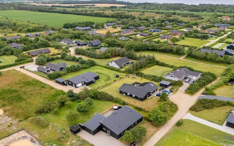 Weike - 950M to the Fjord: Wood, Plant Community, Land Lot, Shade, Natural Material, Garden Buildings, Shed, Outdoor Structure, Log Cabin