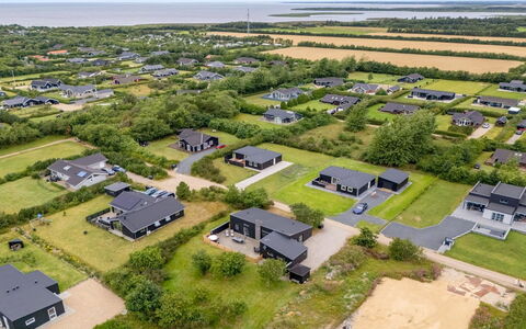 Weike - 950M to the Fjord: Roof, House, Home, Cottage, Door, Siding, Deck, Porch, Plank, Hardwood