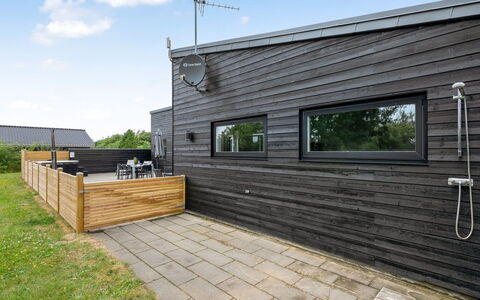 Weike - 950M to the Fjord: Roof, House, Home, Cottage, Door, Siding, Deck, Porch, Plank, Hardwood