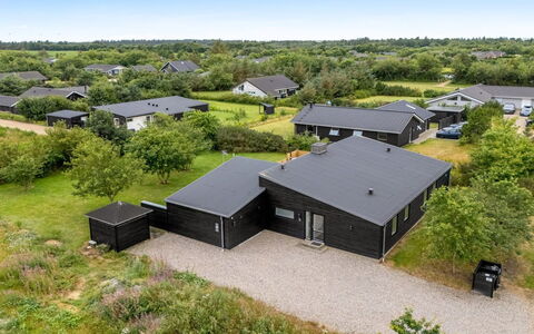 Weike - 950M to the Fjord: Roof, House, Home, Cottage, Door, Siding, Deck, Porch, Plank, Hardwood