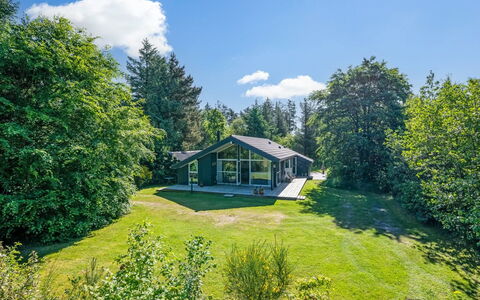 Elevine - 300M to the Fjord: Grass, Shrub, Land Lot, Home, Groundcover, Cottage, Garden, Lawn, Estate, Garden Buildings