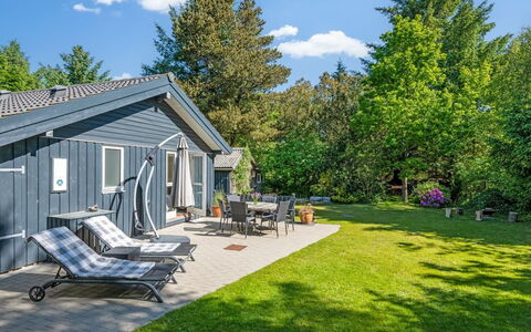 Elevine - 300M to the Fjord: Home, Cottage, Garden, Estate, Landscaping, Shade, Lawn, Yard, Backyard, Garden Buildings