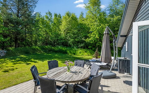 Elevine - 300M to the Fjord: Shrub, Outdoor Furniture, Chair, Furniture, Garden, Home, Shade, Groundcover, Outdoor Table, Yard