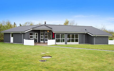 Jannic - 300M to the Fjord: Cottage, Shed, Hut, Farmhouse, Prairie, Shack, Barn, Log Cabin, Garden Buildings