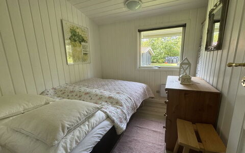 Ottilie - 350M to the Fjord: Wood, Bedroom, Bed, Floor, Flooring, Bed Sheet, Bedding, Furniture, Bed Frame, Wood Stain