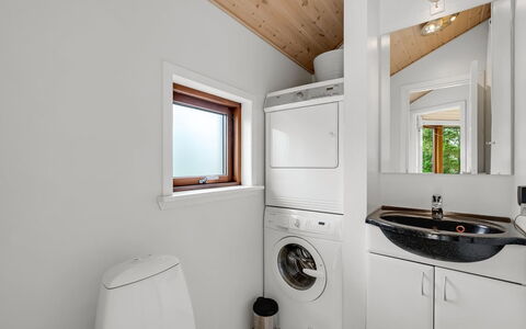 Reiner - 300M to the Fjord: House, Home, Residential Area, Roof, Cottage, Land Lot, Estate, Yard, Garden, Siding
