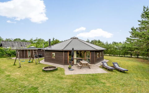 Reiner - 300M to the Fjord: House, Home, Residential Area, Roof, Cottage, Land Lot, Estate, Yard, Garden, Siding