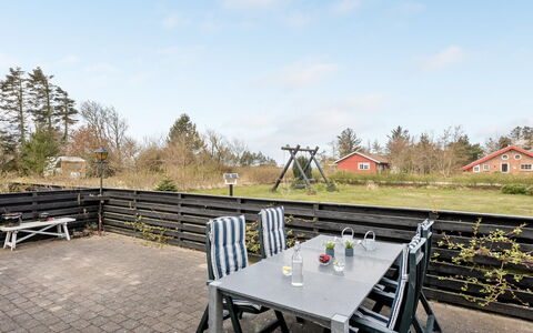 Gizella - 850M to the Fjord: House, Roof, Home, Cottage, Shed, Garden Buildings, Siding, Yard, Log Cabin, Hut