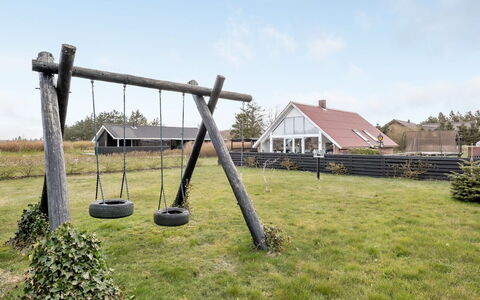 Gizella - 850M to the Fjord: House, Roof, Home, Cottage, Shed, Garden Buildings, Siding, Yard, Log Cabin, Hut