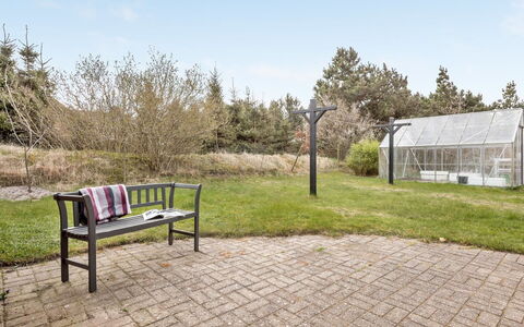 Gizella - 850M to the Fjord: House, Roof, Home, Cottage, Shed, Garden Buildings, Siding, Yard, Log Cabin, Hut