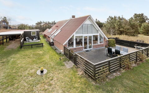Gizella - 850M to the Fjord: House, Roof, Home, Cottage, Shed, Garden Buildings, Siding, Yard, Log Cabin, Hut