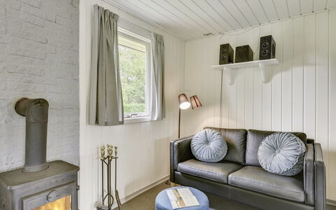 Elizabeth - 400M to the Fjord: Flooring, Interior Design, Wood, Floor, Ceiling, Furniture, Room, Lighting, Living Room, Home
