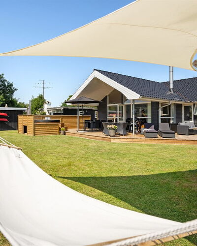 Nine - 200M from the Sea