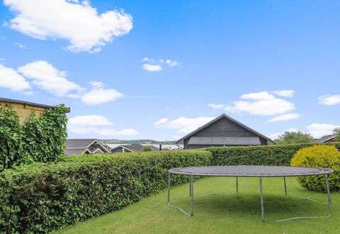 Giselle - 150M from the Sea: Shrub, Hedge, Groundcover, Garden, Lawn, Shade, Landscaping, Yard, Artificial Turf