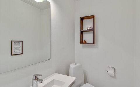 Hariette: Interior Design, Bathroom, Wall, Plumbing Fixture, Flooring, Floor, Ceiling, Bathroom Sink, Sink, Tap