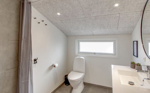 Hariette: Wall, Flooring, Plumbing Fixture, Ceiling, Floor, Interior Design, Light Fixture, Bathroom, Lighting, Plumbing