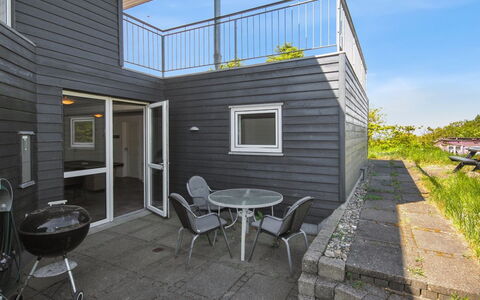 Ginny - 300M to the Fjord: Architecture, Home, Siding, Composite Material, Balcony, Porch, Deck, Cottage, Handrail, Yard