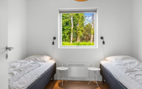 Elso - 600M to the Fjord: Wood, Bedroom, Bed Frame, Bedding, Bed, Bed Sheet, Wood Stain, Daylighting, Plank, Mattress