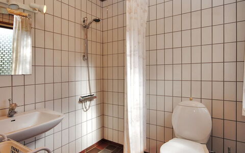 Neven - 900M from the Sea: Bathroom, Plumbing Fixture, Bathroom Sink, Wall, Toilet Seat, Sink, Flooring, Floor, Toilet, Interior Design