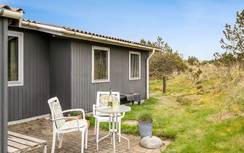 Gundina - 2Km from the Sea: Cottage, Shed, Hut, Farmhouse, Prairie, Shack, Barn, Log Cabin, Garden Buildings