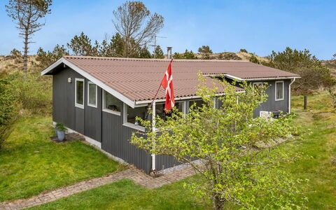 Gundina - 2Km from the Sea: Cottage, Shed, Hut, Farmhouse, Prairie, Shack, Barn, Log Cabin, Garden Buildings
