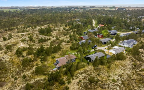 Gundina - 2Km from the Sea: Cottage, Shed, Hut, Farmhouse, Prairie, Shack, Barn, Log Cabin, Garden Buildings