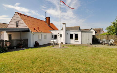Gertina - 40M to the Fjord: Sky, Building, Roof, House, Home, Residential Area, Architecture, Cottage, Land Lot, Human Settlement