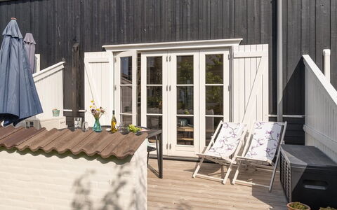 Cita - 100M to the Fjord: Blue, Shrub, Cottage, Groundcover, Garden, Estate, Shade, Landscaping, Farmhouse, Eco Hotel