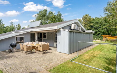 Gudfast - 300M to the Fjord: Architecture, Roof, Home, Composite Material, Daylighting, Siding, Driveway