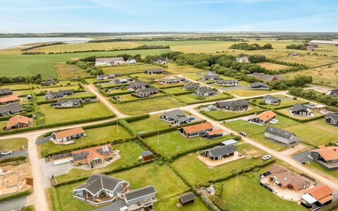 Pavo - 300M to the Fjord: Residential Area, House, Roof, Landscape, Home, Plain, Land Lot, Rural Area, Estate, Suburb
