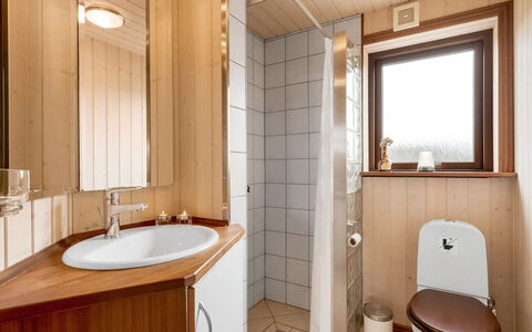 Malila - 400M to the Fjord: Flooring, Wall, Plumbing Fixture, Floor, Bathroom Sink, Wood, Interior Design, Sink, Bathroom, Room