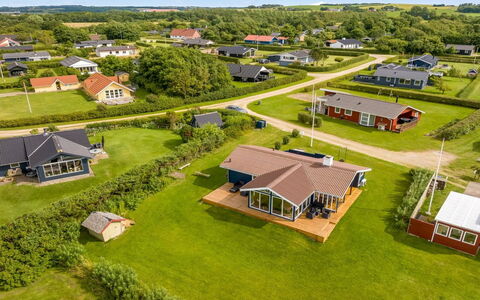 Titta - 150M to the Fjord: House, Roof, Home, Cottage, Shed, Garden Buildings, Siding, Yard, Log Cabin, Hut