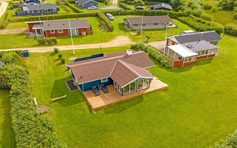 Titta - 150M to the Fjord: House, Roof, Home, Cottage, Shed, Garden Buildings, Siding, Yard, Log Cabin, Hut