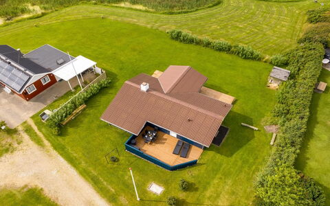 Titta - 150M to the Fjord: House, Roof, Home, Cottage, Shed, Garden Buildings, Siding, Yard, Log Cabin, Hut