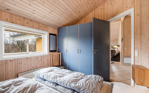 Sesto - 300M to the Fjord: Wood, Bedroom, Ceiling, Interior Design, Bed, Bed Sheet, Home, Bedding, Room, Floor