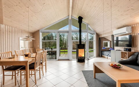 Sesto - 300M to the Fjord: Wood, Ceiling, Home, Interior Design, Cottage, Hardwood, Living Room, Shade, Log Cabin