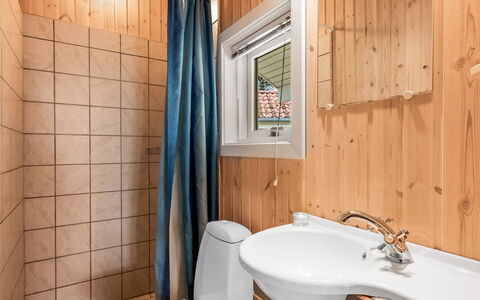 Sesto - 300M to the Fjord: Plumbing Fixture, Bathroom Sink, Wood, Sink, Bathroom, Flooring, Floor, Interior Design, Tap, Plumbing