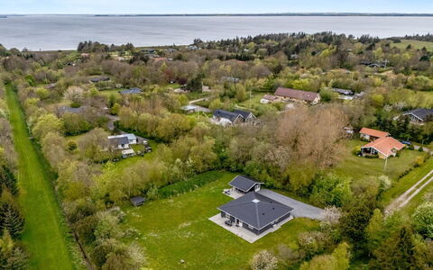 Veijo - 400M to the Fjord: House, Roof, Home, Cottage, Shed, Garden Buildings, Siding, Yard, Log Cabin, Hut