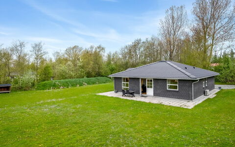 Veijo - 400M to the Fjord: House, Roof, Home, Cottage, Shed, Garden Buildings, Siding, Yard, Log Cabin, Hut
