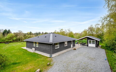 Veijo - 400M to the Fjord: House, Roof, Home, Cottage, Shed, Garden Buildings, Siding, Yard, Log Cabin, Hut