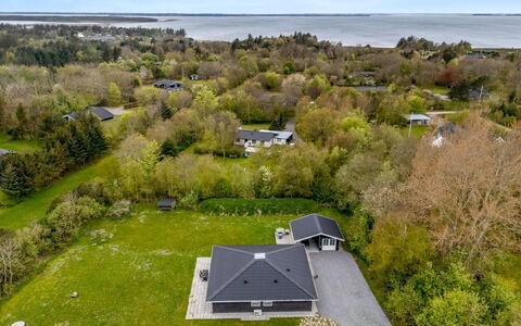 Veijo - 400M to the Fjord: House, Roof, Home, Cottage, Shed, Garden Buildings, Siding, Yard, Log Cabin, Hut