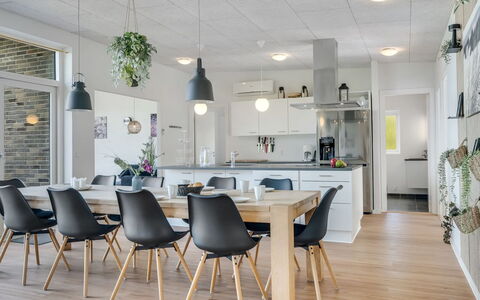Eloise - 50M to the Fjord: Architecture, Roof, Home, Composite Material, Daylighting, Siding, Driveway