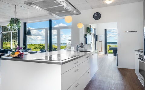 Eloise - 50M to the Fjord: Architecture, Roof, Home, Composite Material, Daylighting, Siding, Driveway