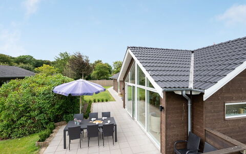 Regni - 300M to the Fjord: Residential Area, Roof, Suburb, Driveway, Estate, Chimney